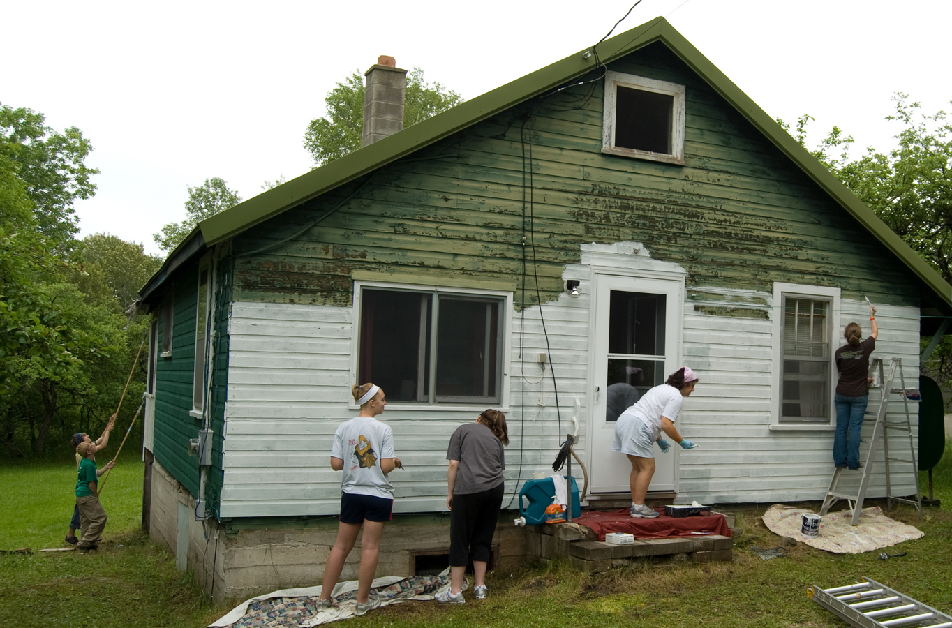 PAINTING A HOUSE 08